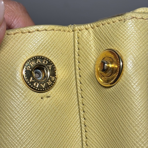 PRADA Saffiano Small Galleria Double Zip Tote Polline Color / Butter Yellow - Picture 9 of 16